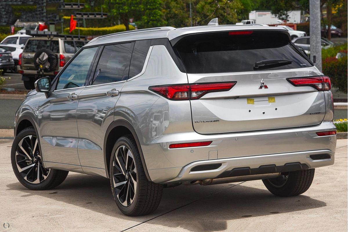 2024 Mitsubishi Outlander Exceed ZM