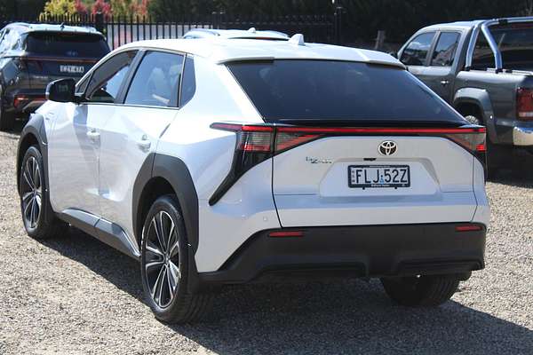 2024 Toyota bZ4X XEAM10R