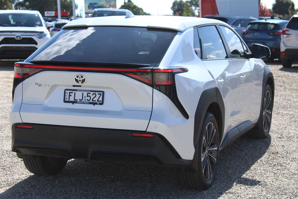 2024 Toyota bZ4X XEAM10R