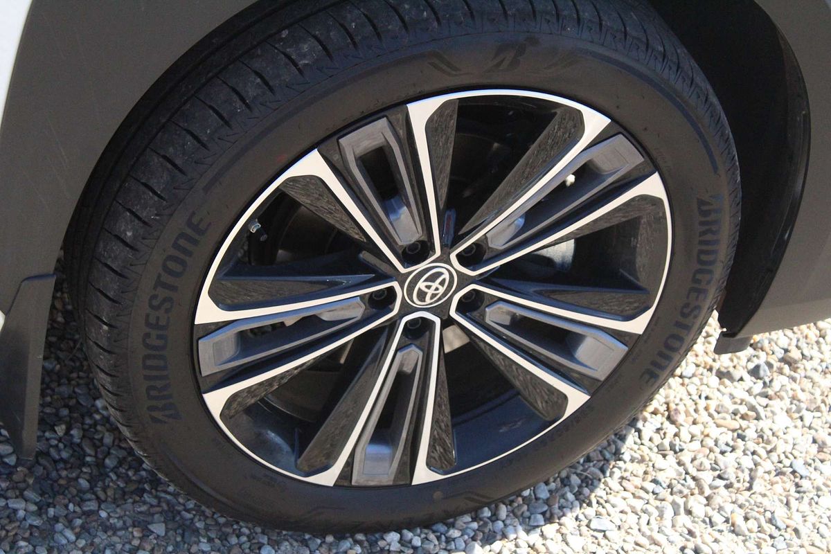 2024 Toyota bZ4X XEAM10R