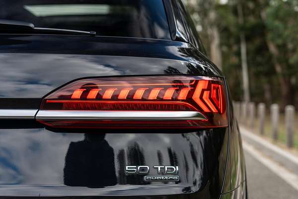2021 Audi Q7 50 TDI S line 4M