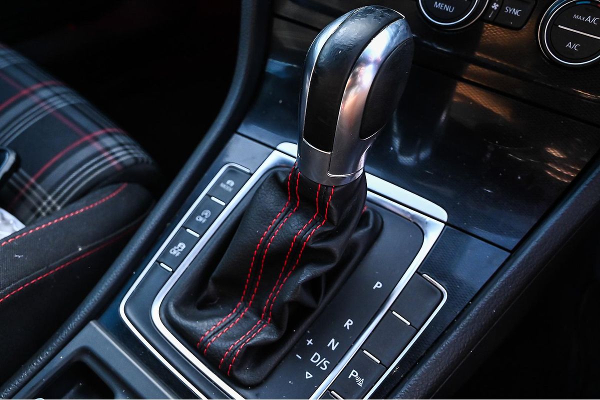 2015 Volkswagen Golf GTI 7