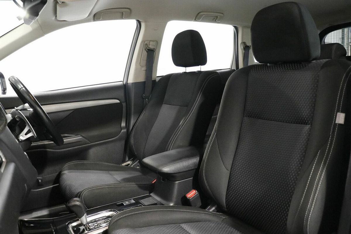 2016 Mitsubishi Outlander LS Safety Pack ZK