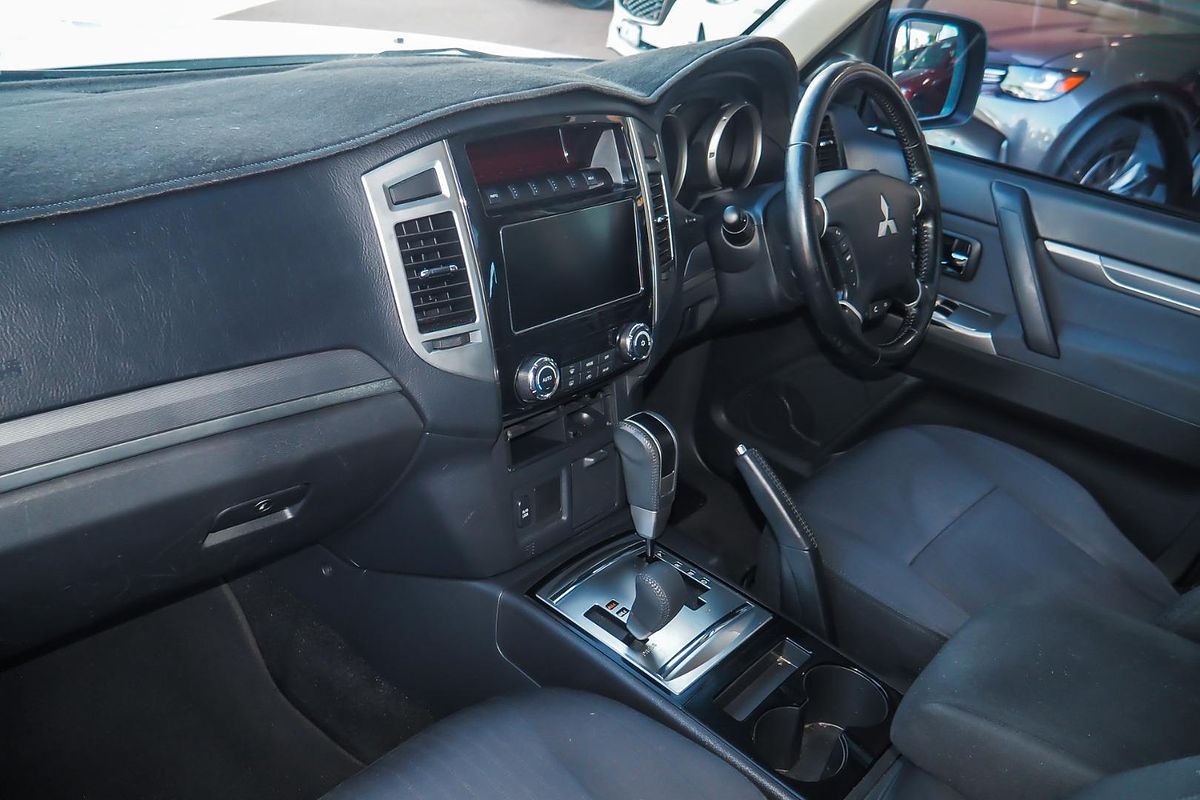 2015 Mitsubishi Pajero GLX NX