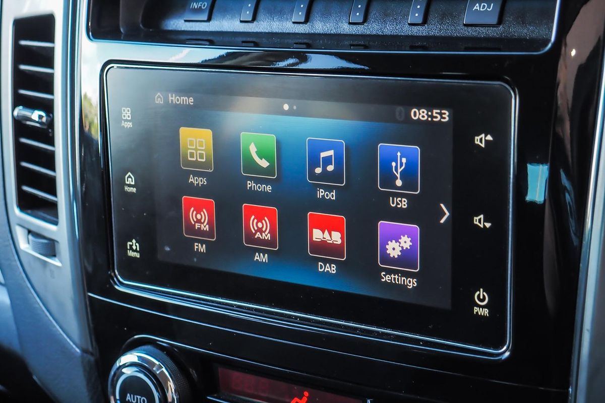 2015 Mitsubishi Pajero GLX NX