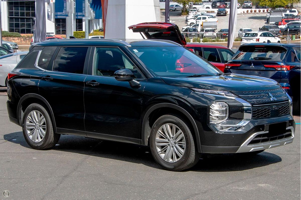 2025 Mitsubishi Outlander LS ZM