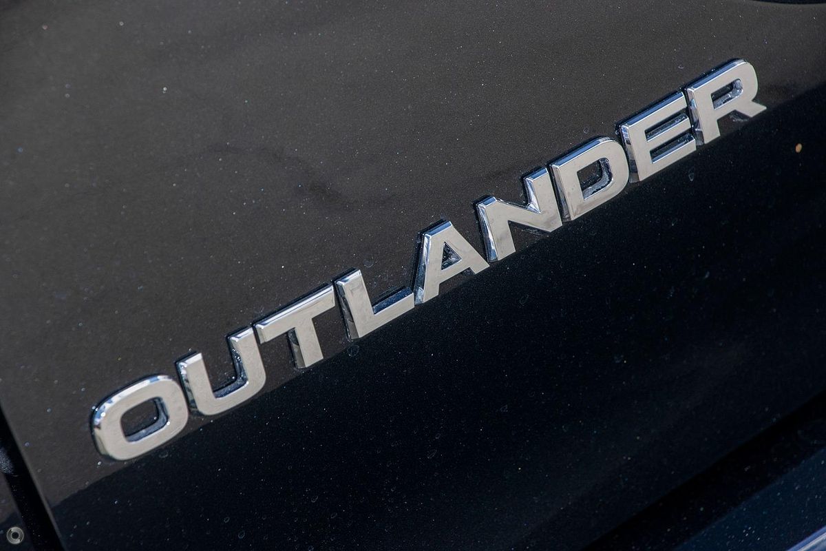 2025 Mitsubishi Outlander LS ZM