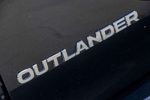 2025 Mitsubishi Outlander LS ZM