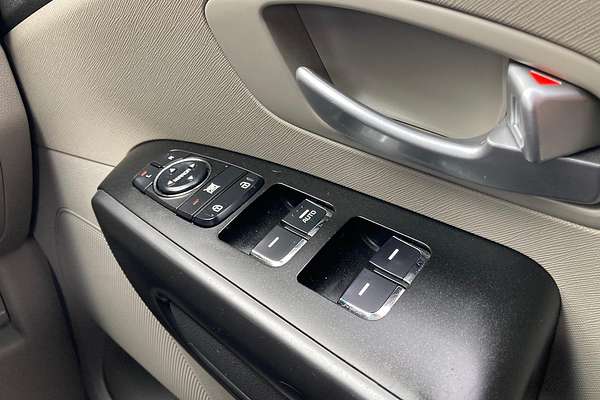2015 Kia Carnival S YP