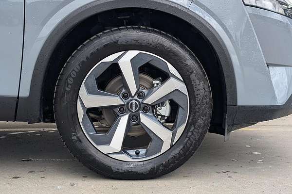 2024 Nissan QASHQAI ST+ J12