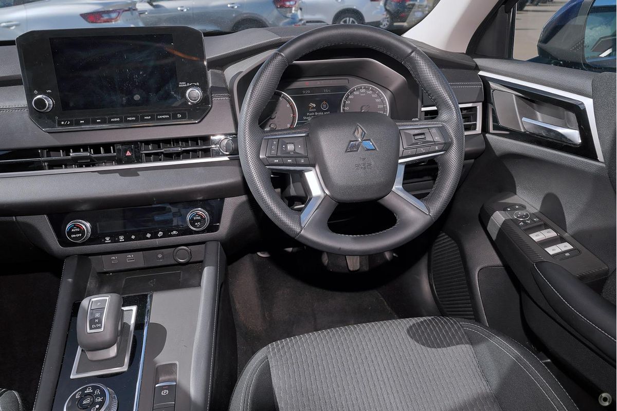 2025 Mitsubishi Outlander LS ZM