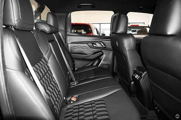 2024 Isuzu D-MAX BLADE 4X4