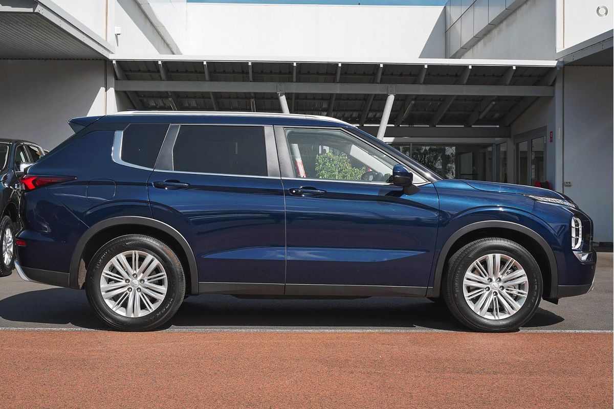 2025 Mitsubishi Outlander LS ZM