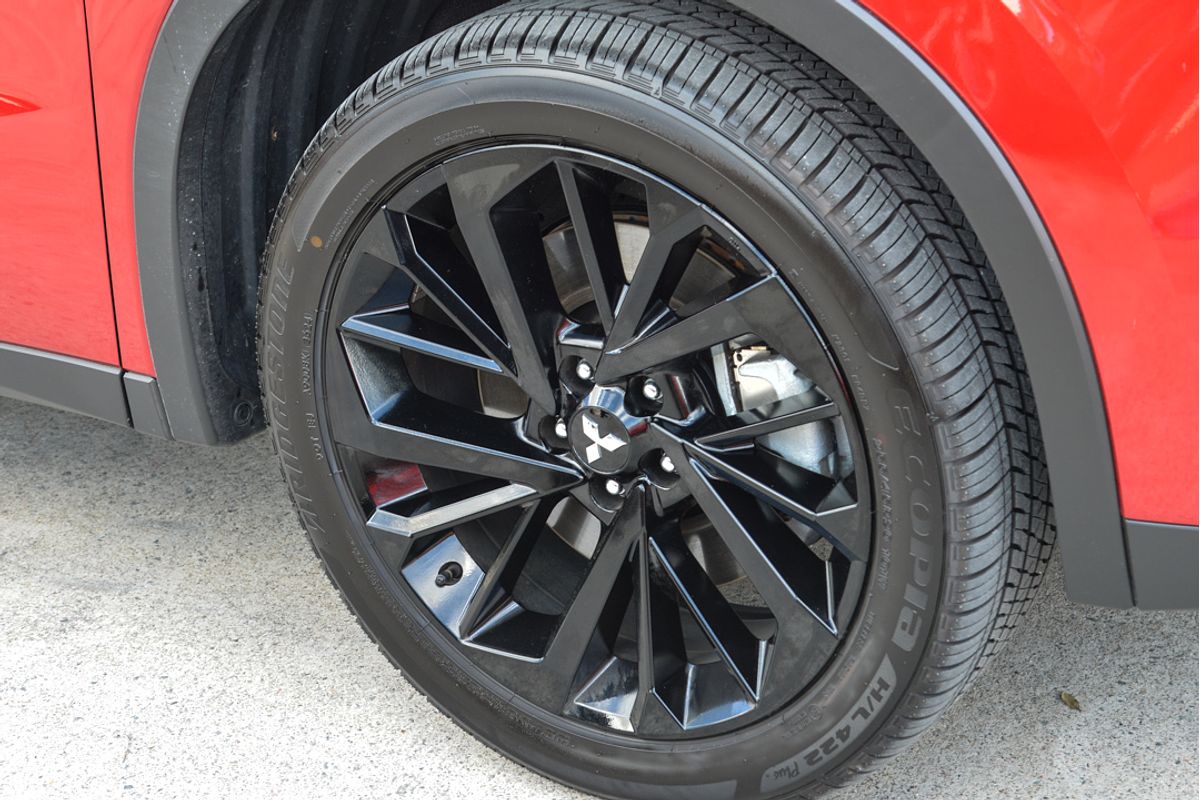 2024 Mitsubishi Outlander Black Edition ZM