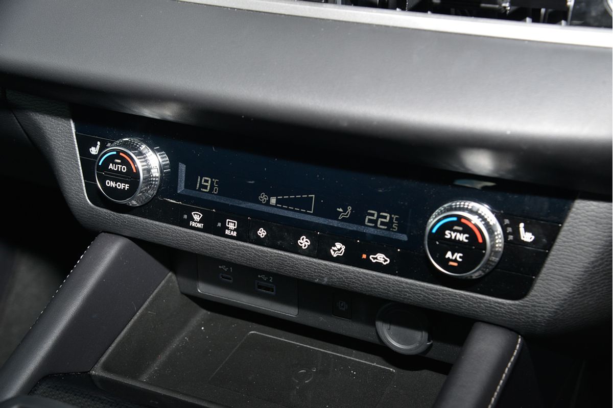 2024 Mitsubishi Outlander Black Edition ZM