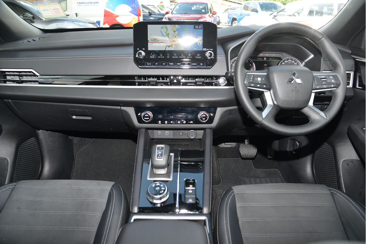 2024 Mitsubishi Outlander Black Edition ZM