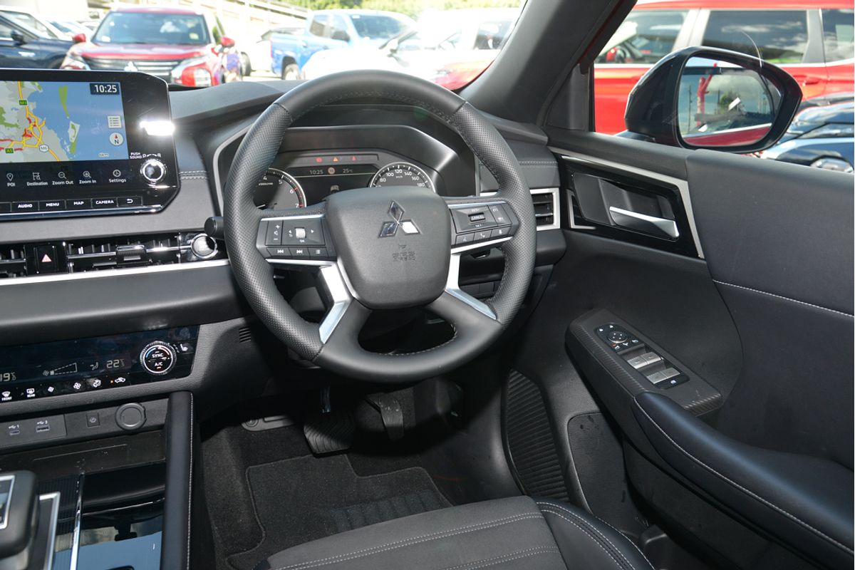2024 Mitsubishi Outlander Black Edition ZM