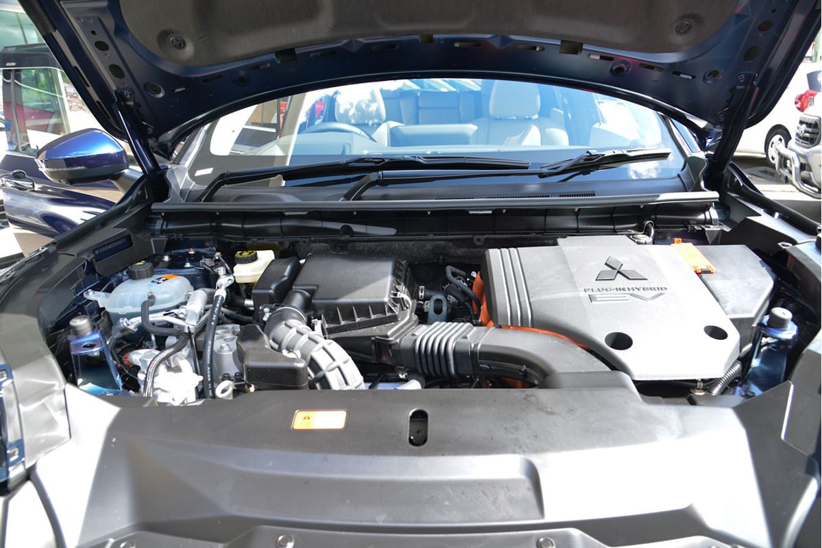 2024 Mitsubishi Outlander PHEV Exceed ZM