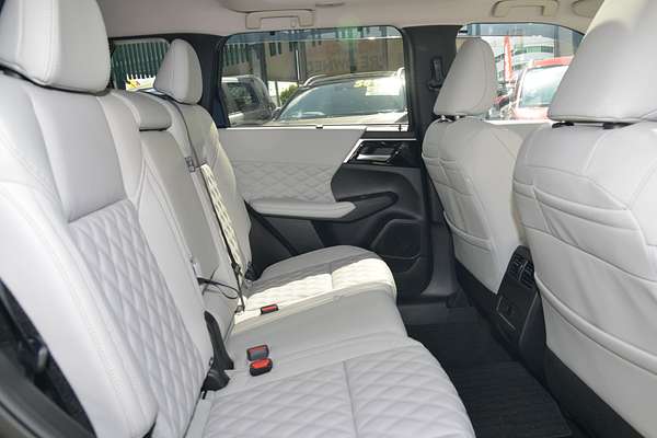 2024 Mitsubishi Outlander PHEV Exceed ZM