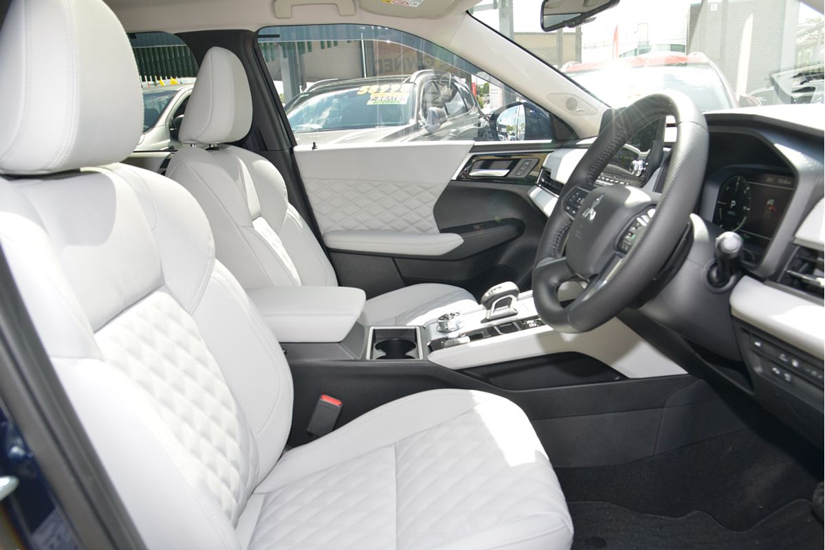 2024 Mitsubishi Outlander PHEV Exceed ZM