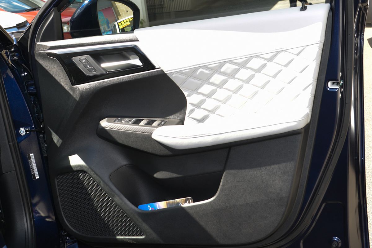 2024 Mitsubishi Outlander PHEV Exceed ZM