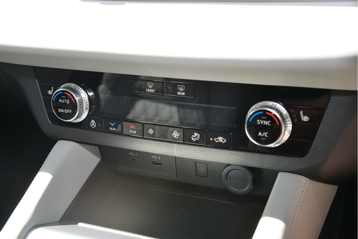 2024 Mitsubishi Outlander PHEV Exceed ZM