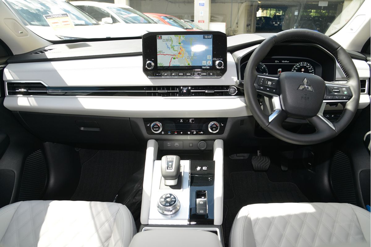 2024 Mitsubishi Outlander PHEV Exceed ZM