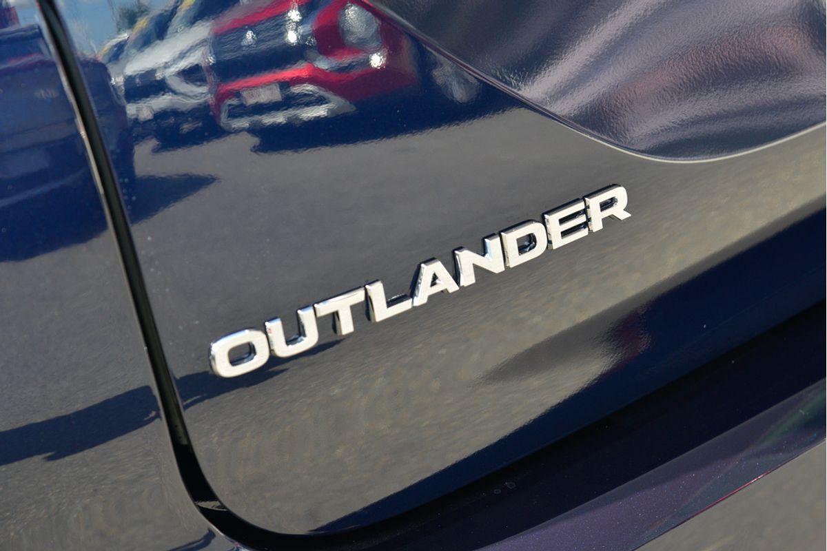 2024 Mitsubishi Outlander PHEV Exceed ZM