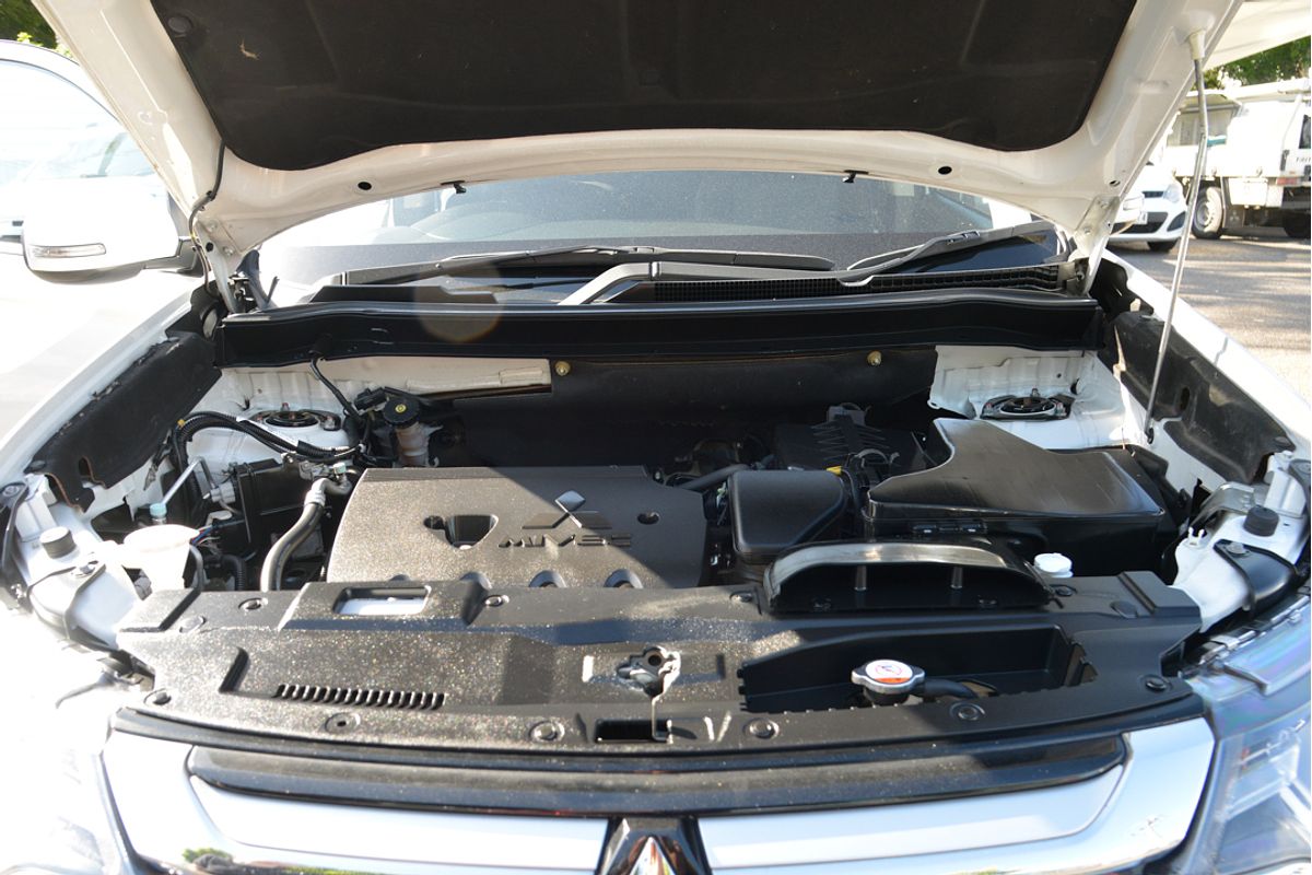 2017 Mitsubishi Outlander LS Safety Pack ZK
