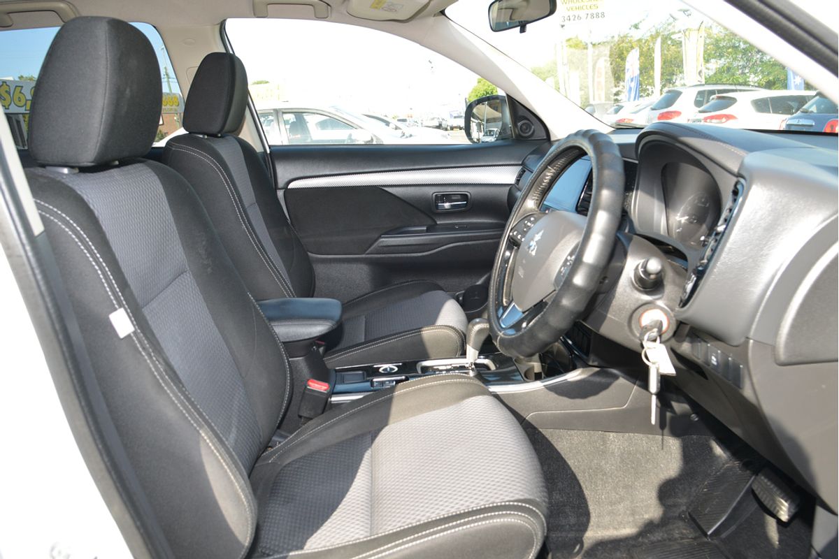 2017 Mitsubishi Outlander LS Safety Pack ZK
