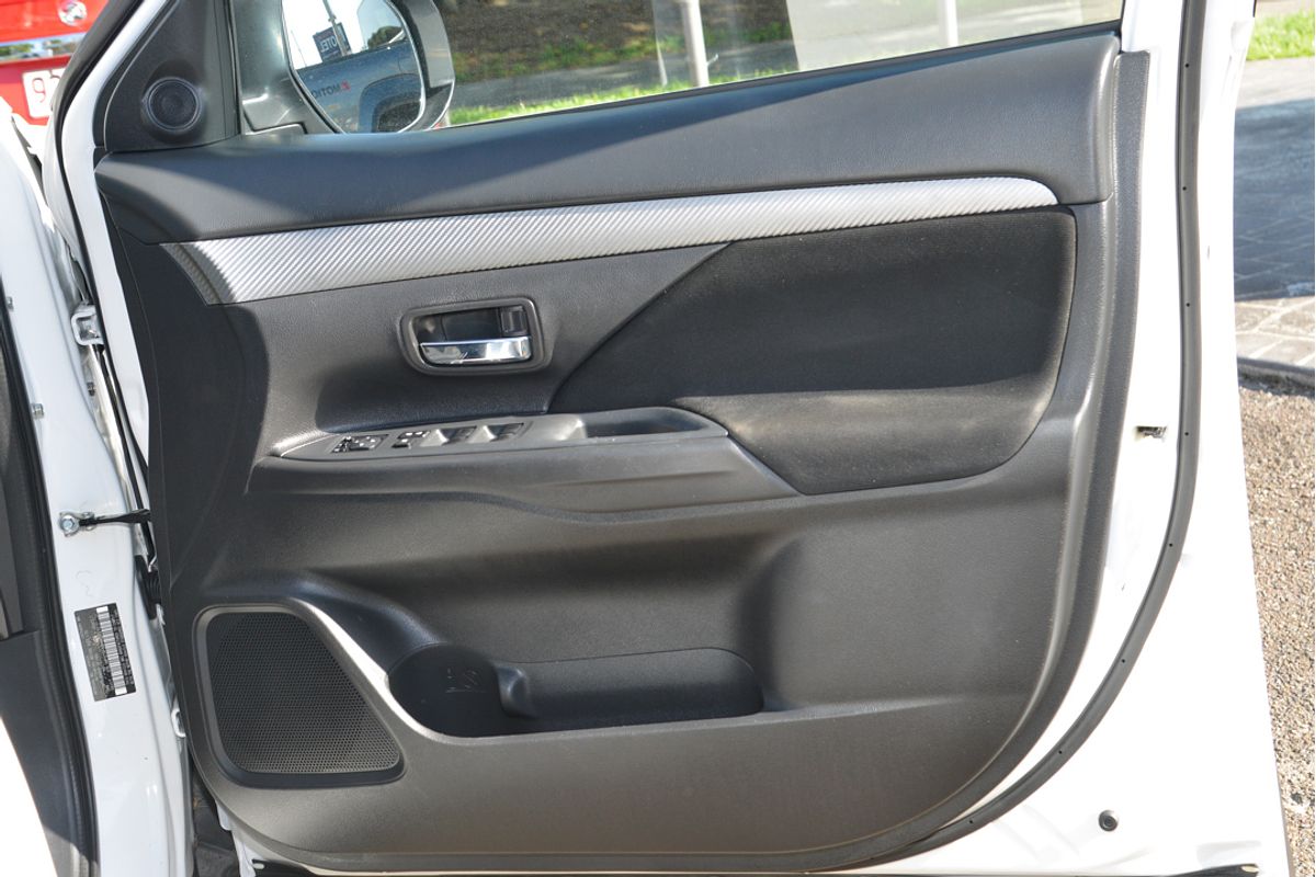 2017 Mitsubishi Outlander LS Safety Pack ZK