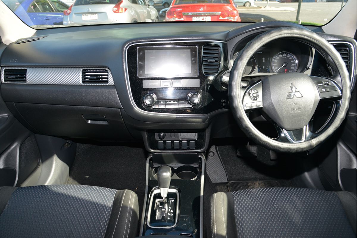 2017 Mitsubishi Outlander LS Safety Pack ZK