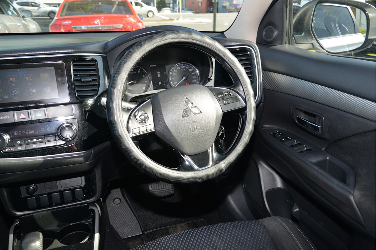2017 Mitsubishi Outlander LS Safety Pack ZK