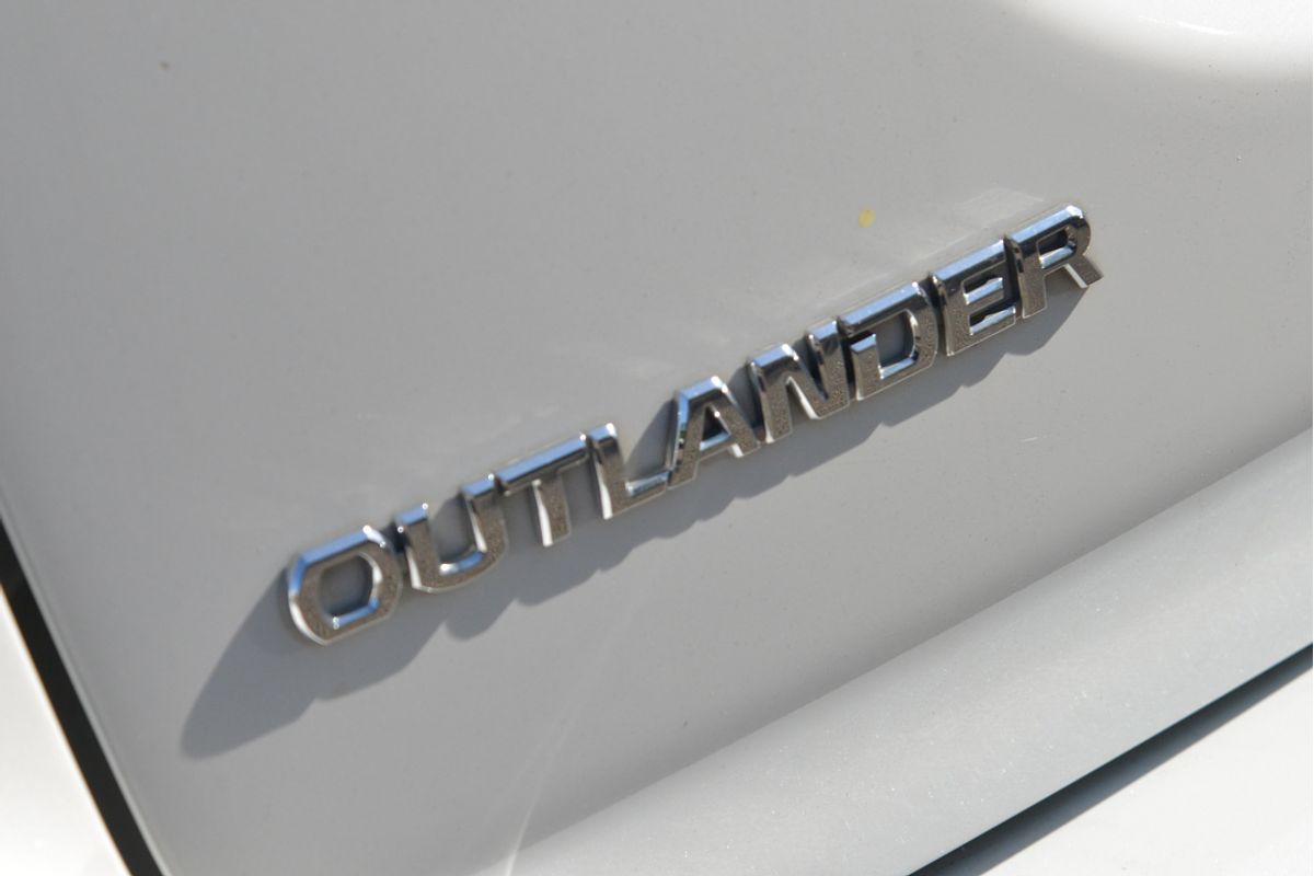 2017 Mitsubishi Outlander LS Safety Pack ZK
