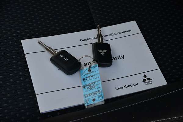 2017 Mitsubishi Outlander LS Safety Pack ZK