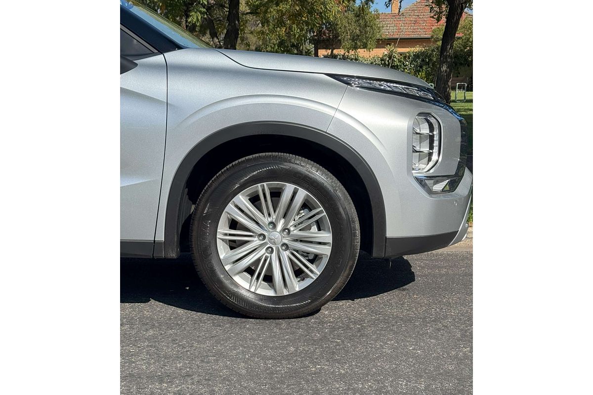 2024 Mitsubishi Outlander LS ZM
