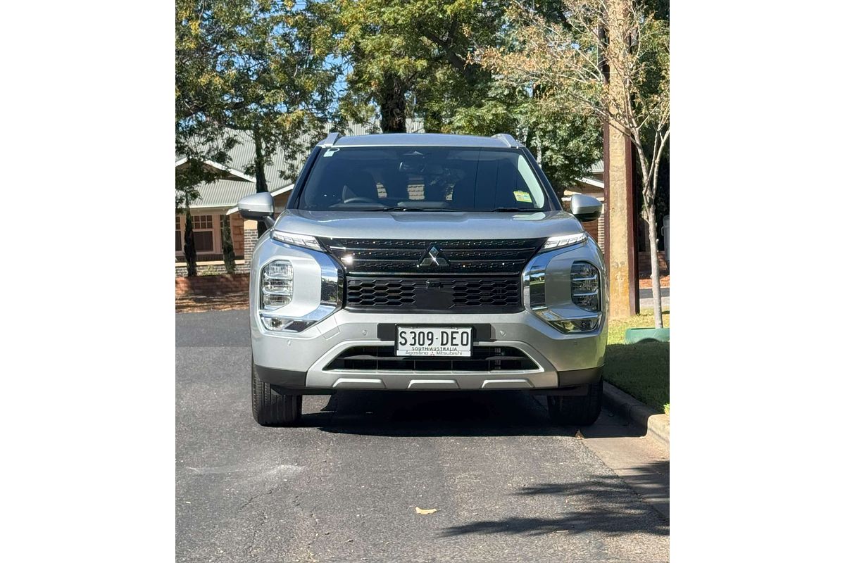 2024 Mitsubishi Outlander LS ZM