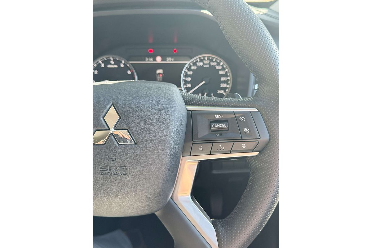 2024 Mitsubishi Outlander LS ZM