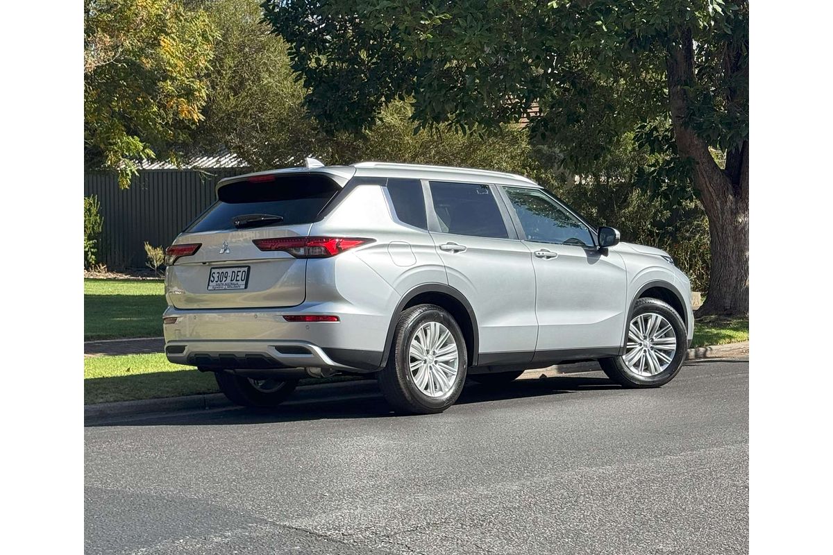 2024 Mitsubishi Outlander LS ZM