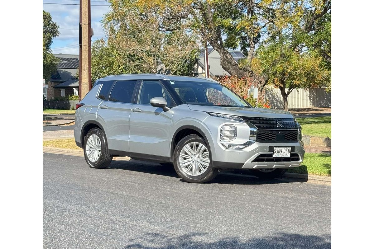 2024 Mitsubishi Outlander LS ZM