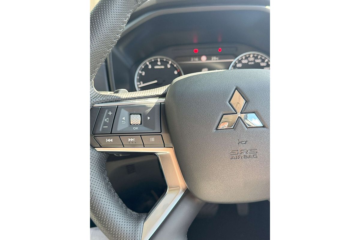 2024 Mitsubishi Outlander LS ZM