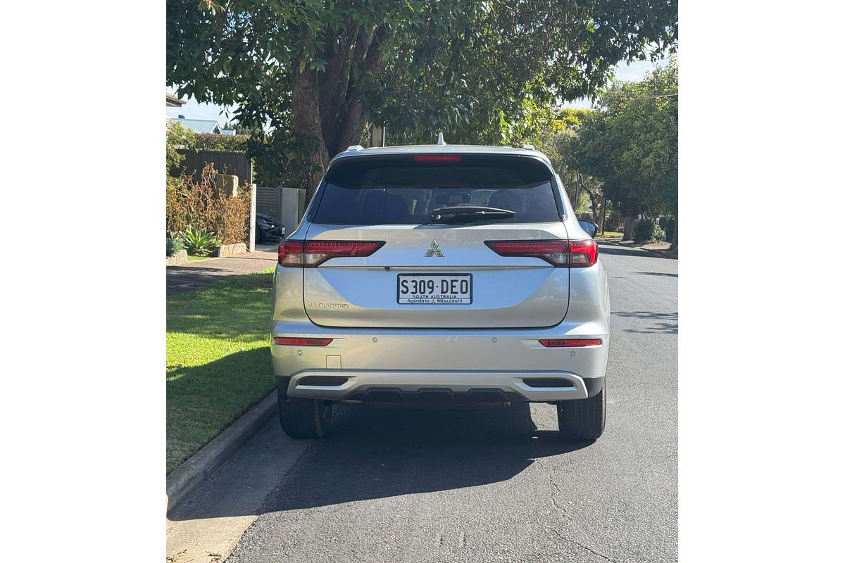 2024 Mitsubishi Outlander LS ZM