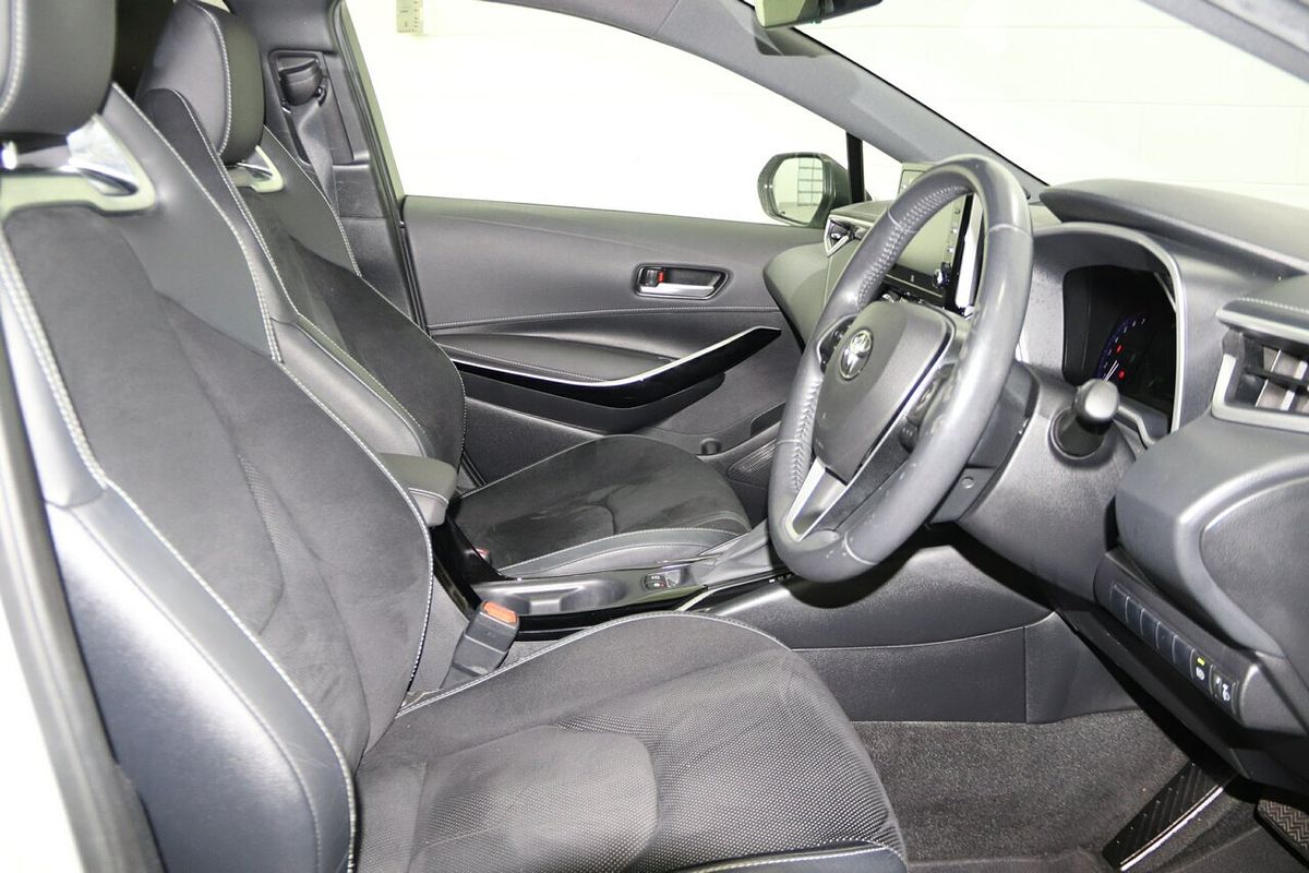 2019 Toyota Corolla ZR Hybrid ZWE211R