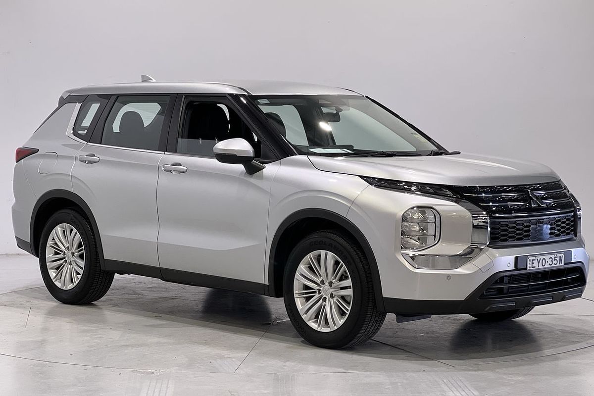 2023 Mitsubishi Outlander ES ZM