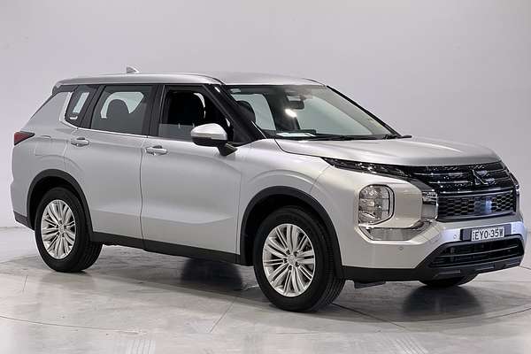 2023 Mitsubishi Outlander ES ZM