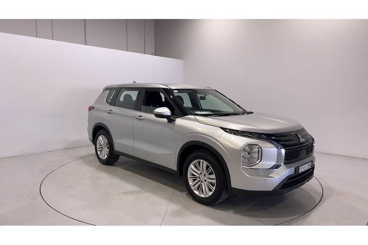 2023 Mitsubishi Outlander ES ZM