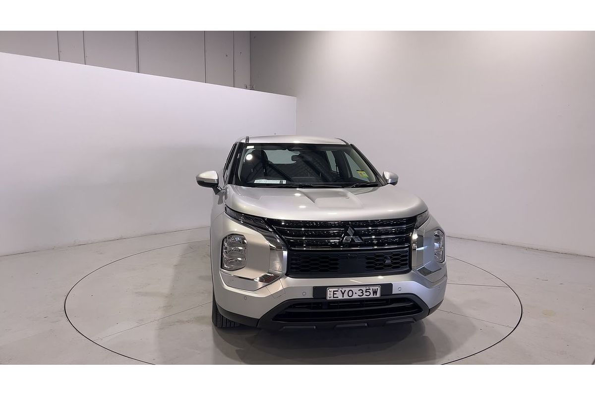 2023 Mitsubishi Outlander ES ZM