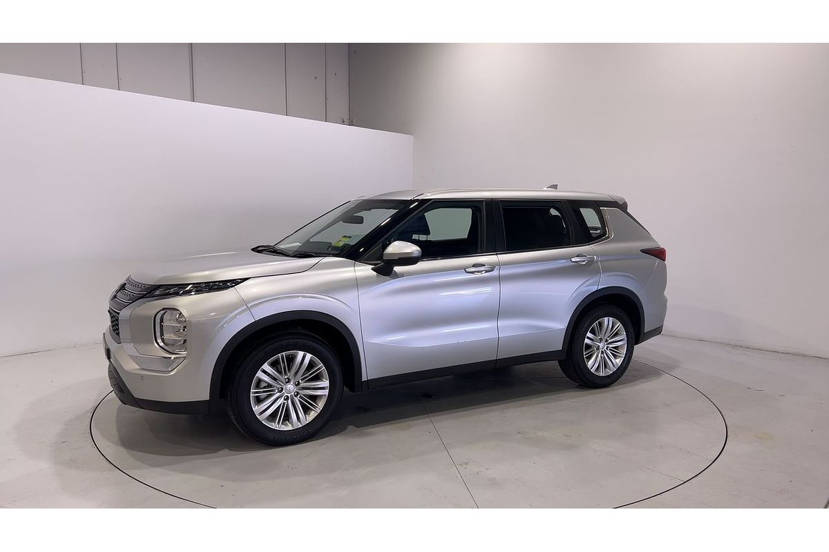 2023 Mitsubishi Outlander ES ZM