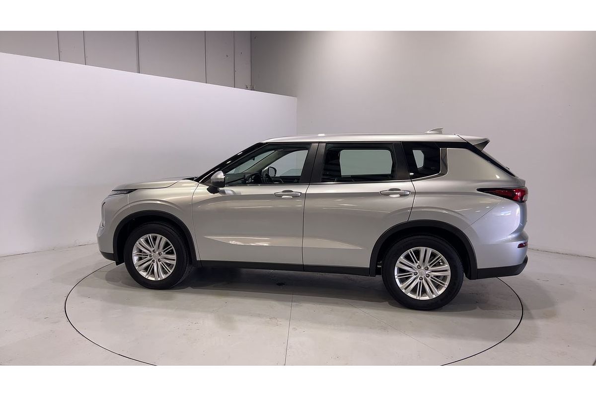 2023 Mitsubishi Outlander ES ZM