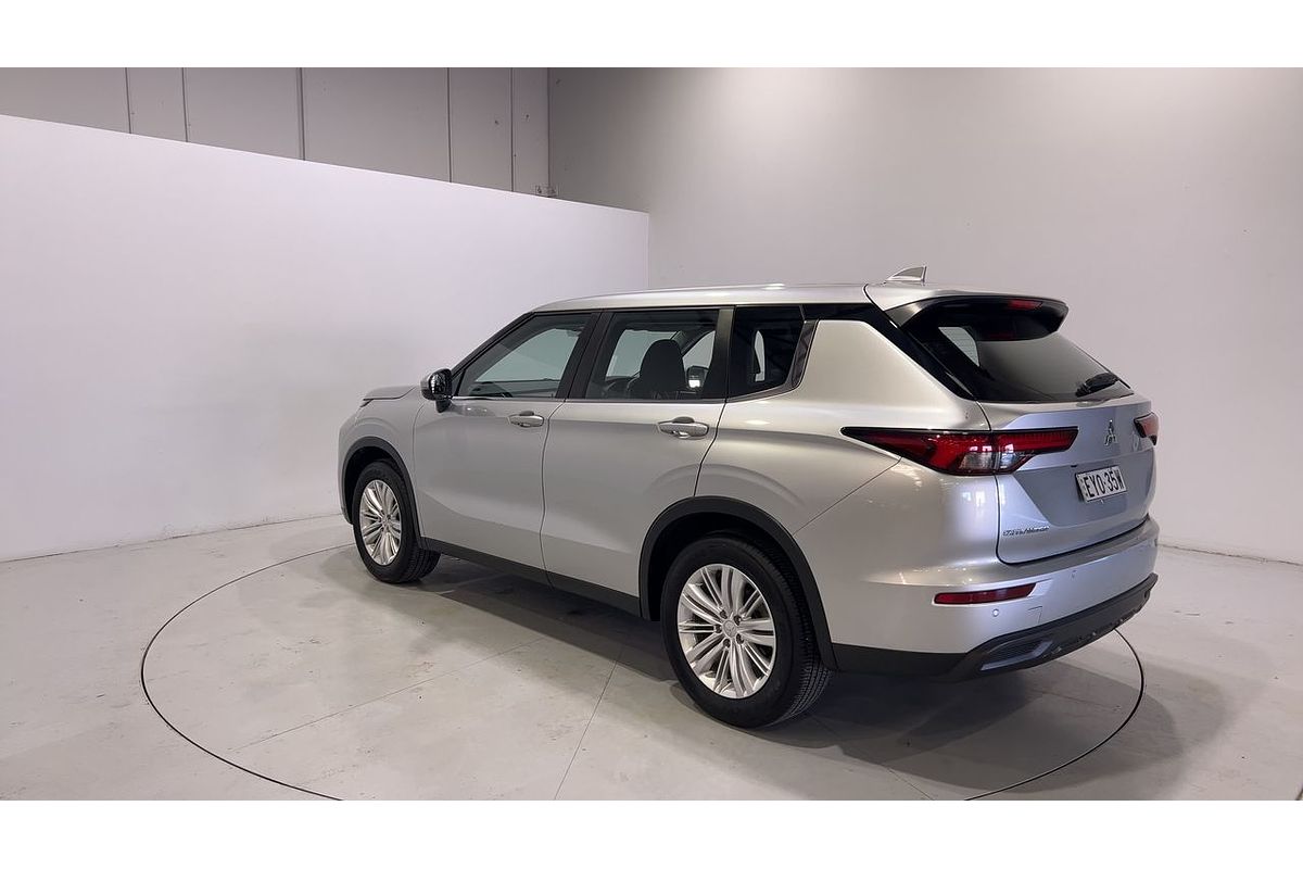 2023 Mitsubishi Outlander ES ZM